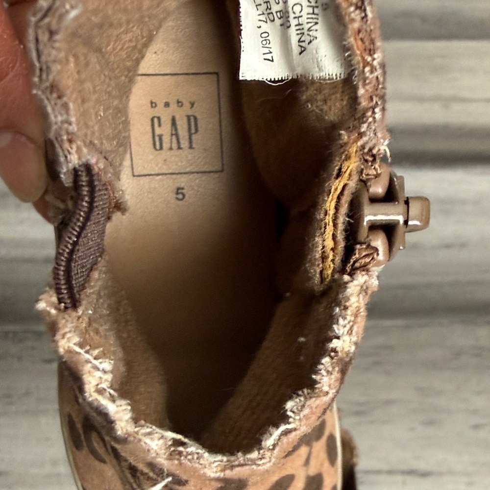 Leopard Print Kids Boots - Picture 6 of 8